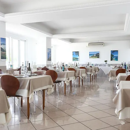 Olympia Hotel 3*